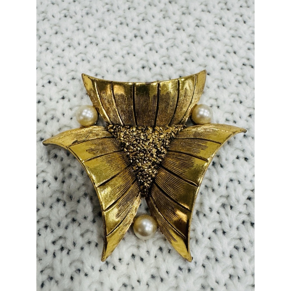 Tortolani Gold Tone Modernist Brooch Faux Pearl Vintage Designer Pin